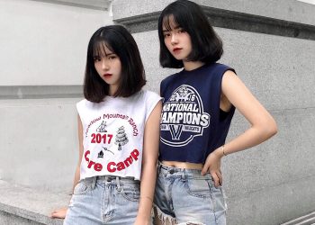 Cặp chị em song sinh Yên Bái xinh như búp bê thu hút mọi ánh nhìn