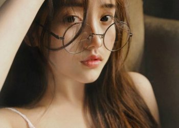 Những cô nàng kính cận siêu kute