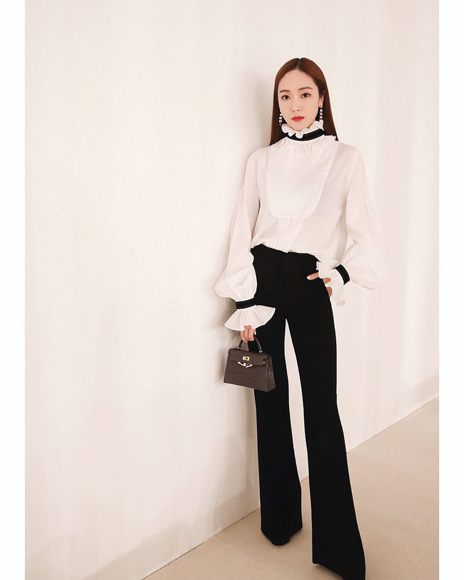 Áo sơ mi/blouse trắng nhạt cỡ nào thì vào tay các mỹ nhân Hàn cũng ra được những set đồ đẹp mê ly - Ảnh 3.