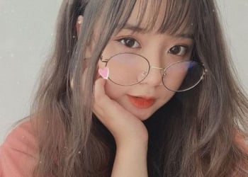 Những cô nàng kính cận siêu kute #3