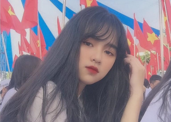 Nữ sinh 18 tuổi bất ngờ nổi tiếng vì vẻ ngoài dịu dàng, xinh đẹp, xem trang cá nhân còn bất ngờ hơn.