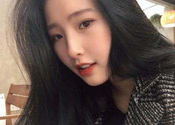 Nữ sinh ngành truyền thông thành thạo 3 ngoại ngữ, gây sốt với vẻ đẹp “thần tiên tỷ tỷ”