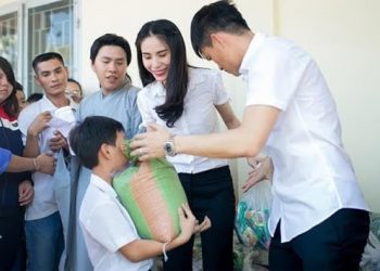 Showbiz 17/6: Thủy Tiên chi 2,2 tỷ mua lúa tặng bà con miền Tây, Mlee khoe vòng 1 khác lạ