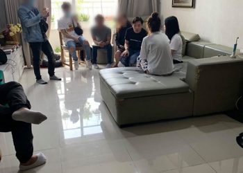 Nói là làm, hôm nay Trấn Thành đã cùng luật sư đến tận nhà cô gái tung tin đồn thất thiệt