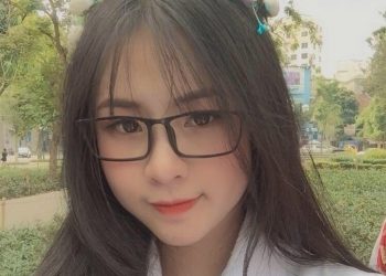 Nét đẹp trong veo, nhẹ nhàng tựa nắng mai của nữ sinh Công Nghệ Bách Khoa.