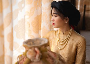 Dân mạng phát sốt với bộ ảnh cover Nam Phương Hoàng Hậu