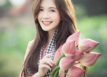 Khoe ảnh ở hồ sen, hot girl Hà thành nổi như cồn trên MXH
