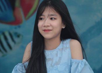 “Bóc” profile 2k5 Đà Nẵng xinh như búp bê: Chẳng cần khoe body cũng đủ khiến netizen “mê mệt”!