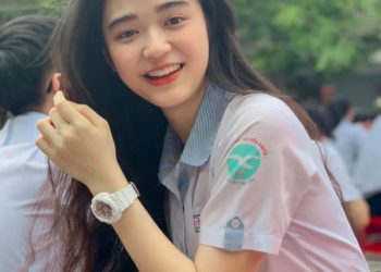 Vô tình bị bạn chụp lén, nữ sinh 2k2 đẹp đến mức làm bao trái tim thổn thức