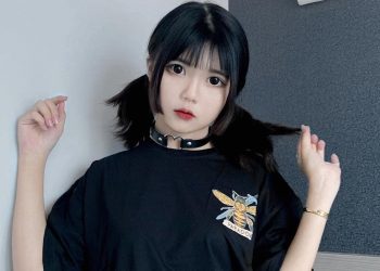 Chẳng những xinh đẹp như ‘búp bê lai’, nữ hot girl Hà Thành còn ‘đốt mắt’ netizen bởi body cuốn hút, tựa Ngọc Trinh