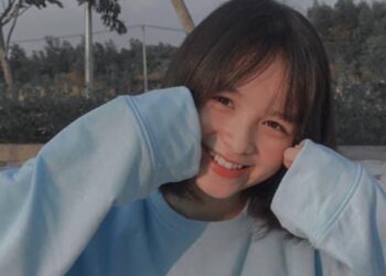 Nụ cười hồn nhiên tuổi 16 “đánh gục” mọi ánh nhìn qua loạt ảnh đời thường